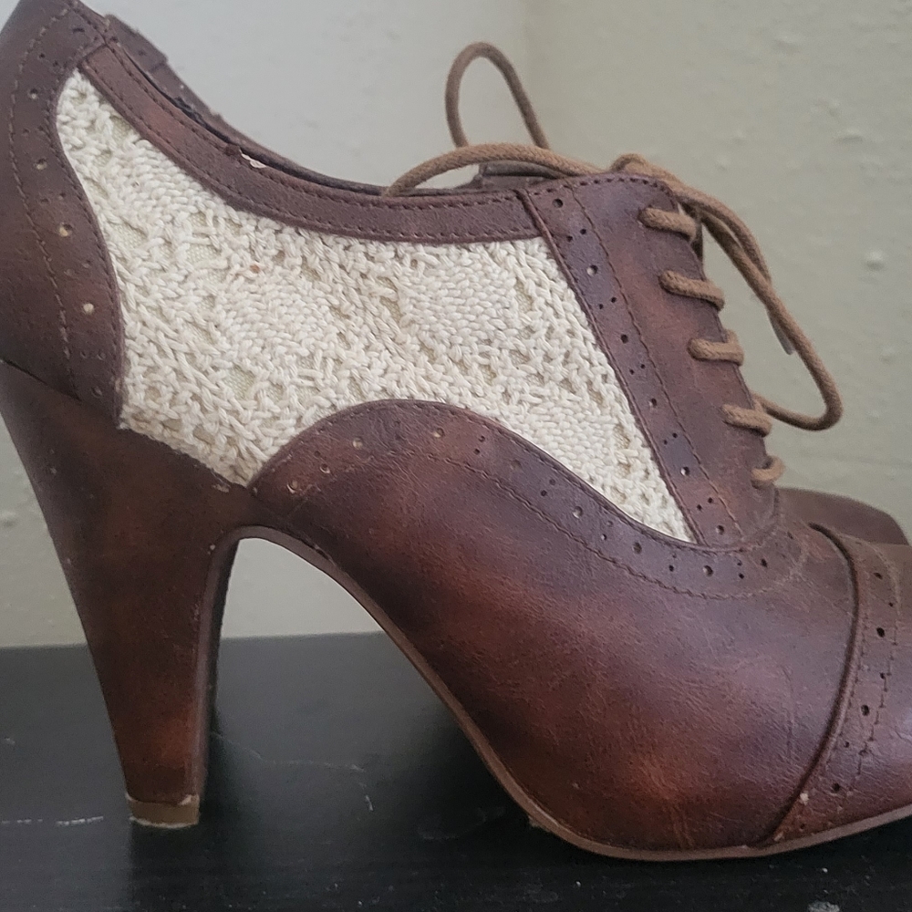 Not Rated Size 6.5-7 Brown leather, cream lace, lace up Oxford Style booties